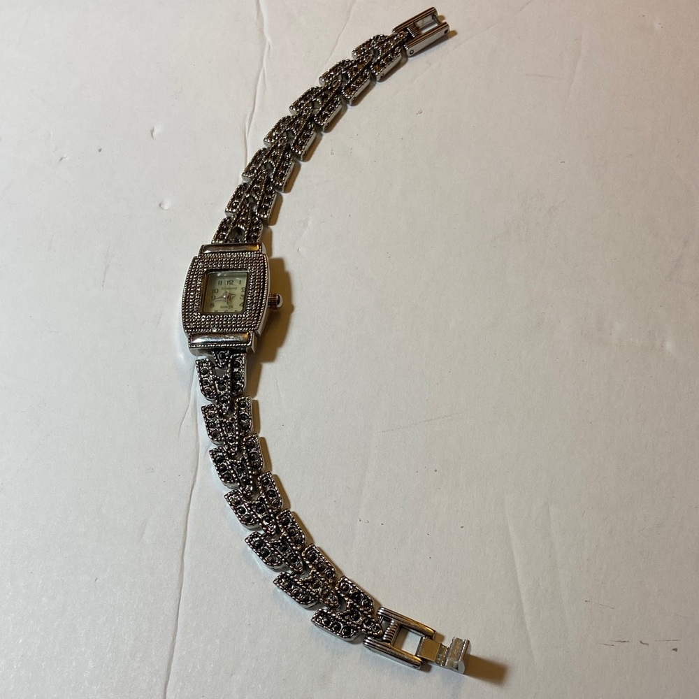 VTG Gramercy Ladies Silver Quartz Wrist Watch Stainless Bezel Marcasite Bracelet